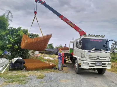 รถบรรทุกติดเครน